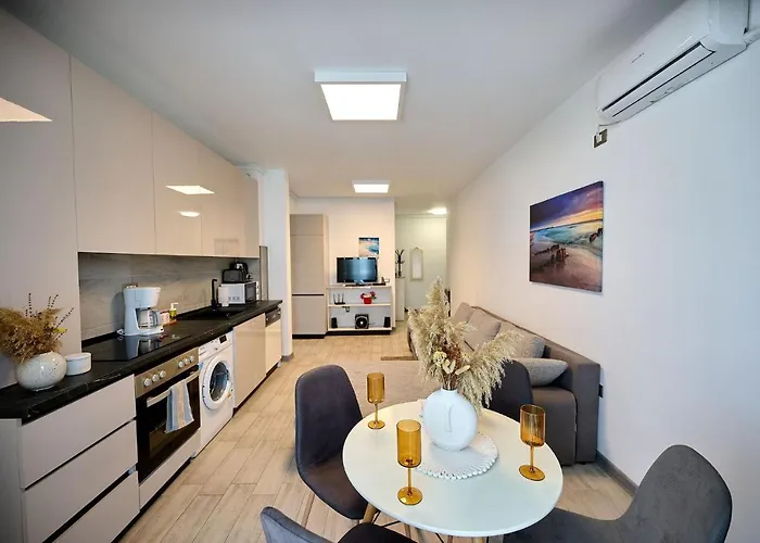 Paradise Sea View 2bd N Pools Navodari