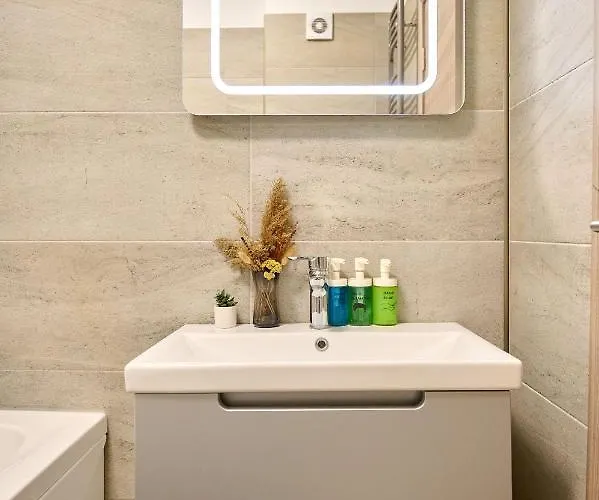 Paradise Sea View 2bd N Pools